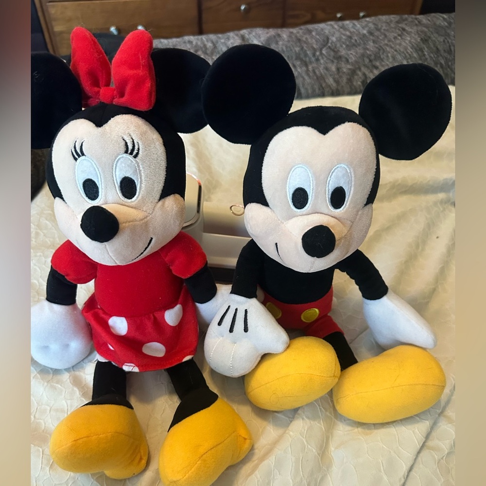 Mickey and Minnie set (A182)